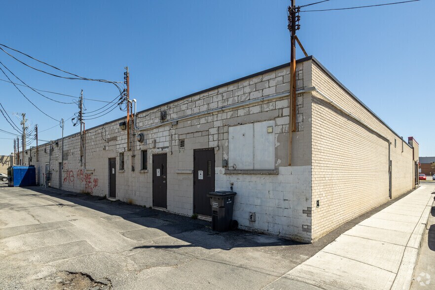 4125-4149 Rue Jean-Talon E, Montréal, QC à louer - Photo du bâtiment - Image 2 de 4