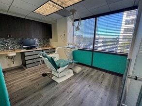 16260 Ventura Blvd, Encino, CA à louer Photo intérieure- Image 1 de 11