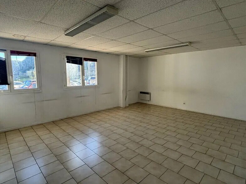 Office in Martigues for lease - Interior Photo - Image 2 of 5