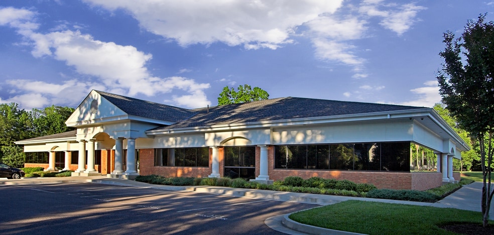 2402 N Parham Rd, Richmond, VA for sale - Building Photo - Image 2 of 7