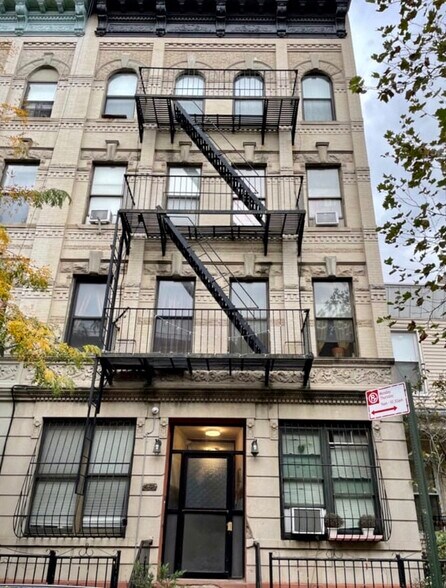 685 Jefferson Ave, Brooklyn, NY à vendre - Photo du bâtiment - Image 3 de 6