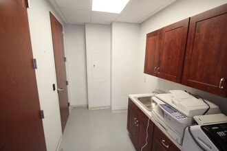 10883 Pearl Rd, Strongsville, OH for lease Interior Photo- Image 2 of 7