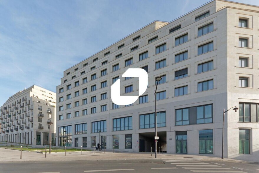 Flex in Paris for lease - Building Photo - Image 2 of 13