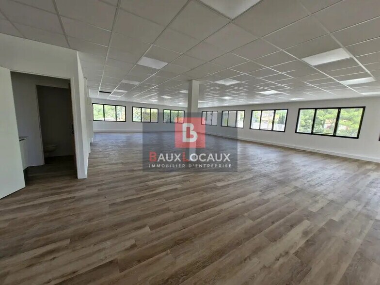 Bureau dans Éguilles à vendre - Photo du bâtiment - Image 2 de 11