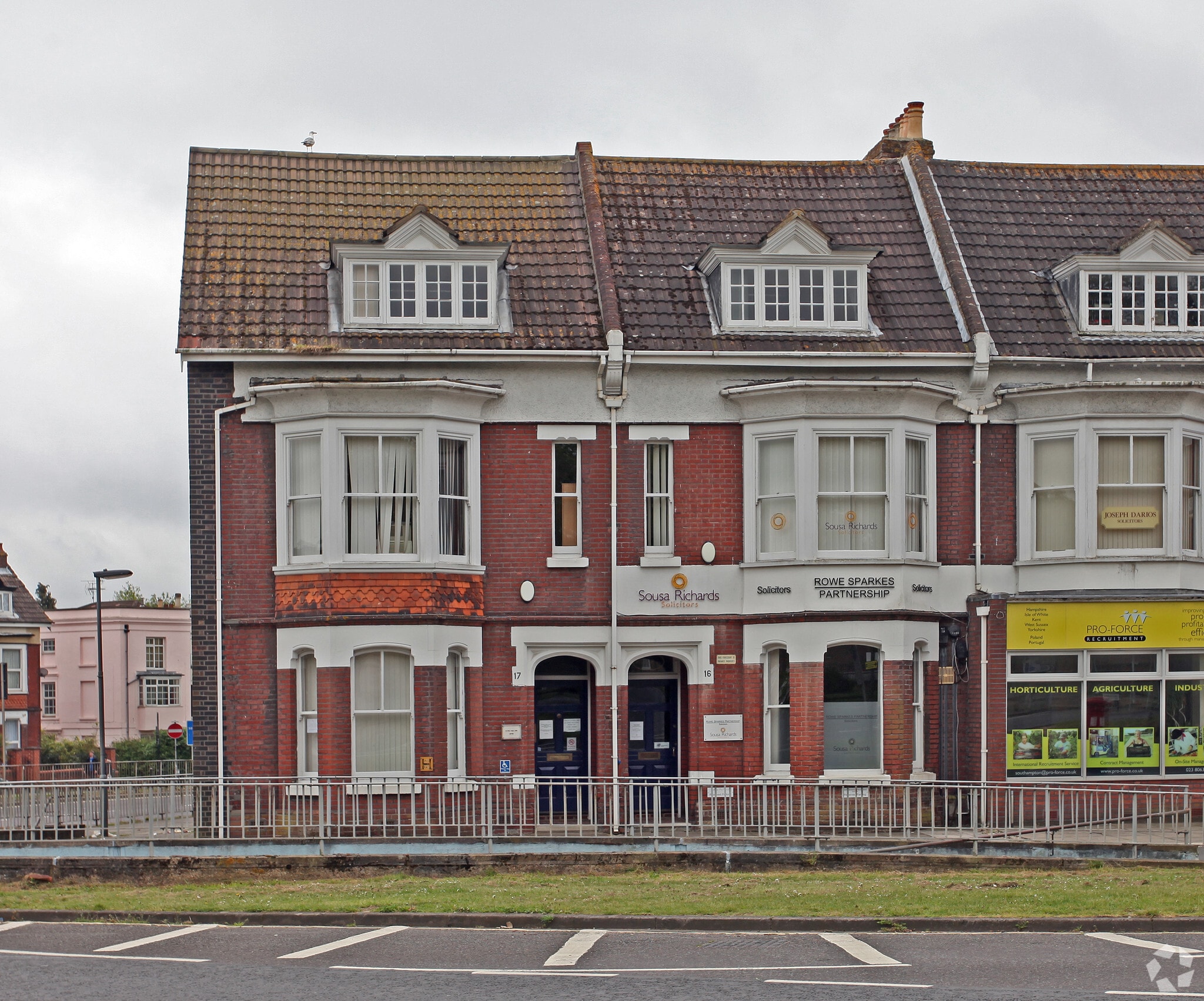 16-17 College Pl, Southampton for lease Primary Photo- Image 1 of 9