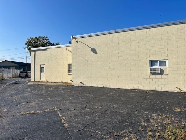 411 Pleasant Ave, Hamburg, NY for lease - Building Photo - Image 2 of 7
