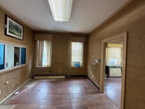 3619 30th Ave, Astoria, NY for lease Interior Photo- Image 2 of 8