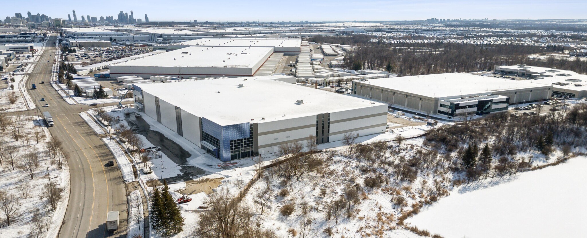 6900-1 Maritz Dr, Mississauga, ON à louer Photo du bâtiment- Image 1 de 8