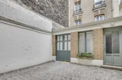 85 Rue D'Amsterdam, Paris à louer - Photo du bâtiment - Image 2 de 2