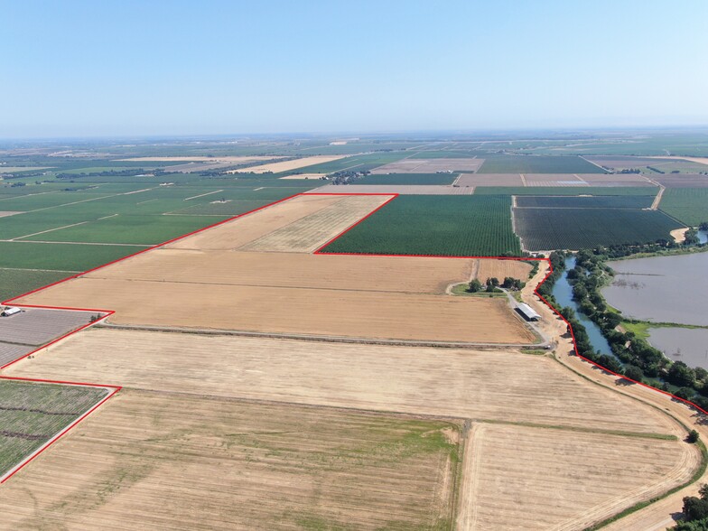 28725 N Vail Rd, Thornton, CA à vendre - Photo du bâtiment - Image 2 de 7