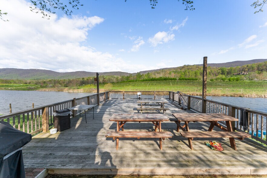 9388 Critzers Shop Rd, Afton, VA à vendre - Photo du bâtiment - Image 3 de 35