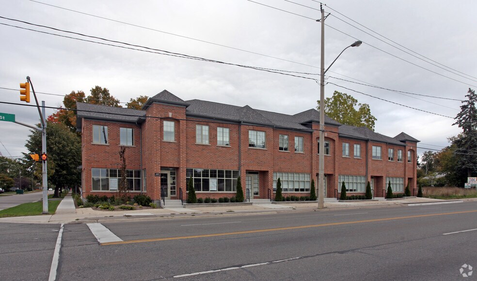 400 Dundas St E, Whitby, ON for sale - Primary Photo - Image 1 of 1