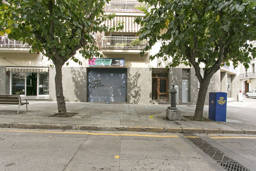 Immeuble residentiel dans Sant Vicenç dels Horts, Barcelona à vendre - Photo du bâtiment - Image 2 de 2