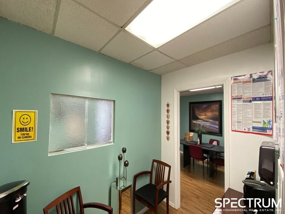 20951-20963 Devonshire St, Chatsworth, CA for lease Interior Photo- Image 1 of 3
