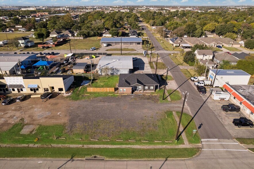 902 S Broadway St, La Porte, TX à vendre - Photo du bâtiment - Image 2 de 26