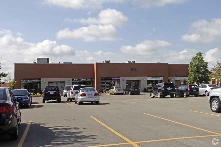 3180 Ridgeway Dr, Mississauga, ON for lease - Primary Photo - Image 1 of 2