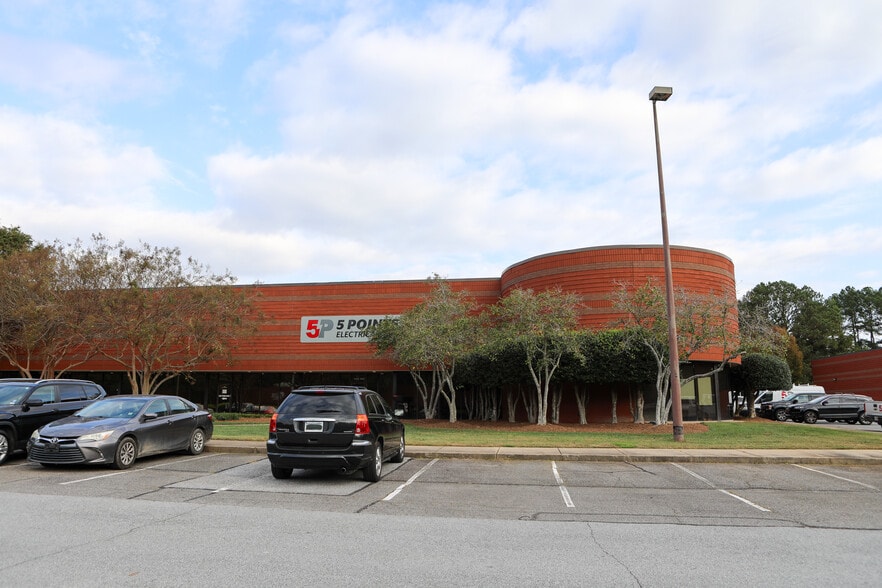 1455 Oakbrook Dr, Norcross, GA for lease - Building Photo - Image 2 of 9