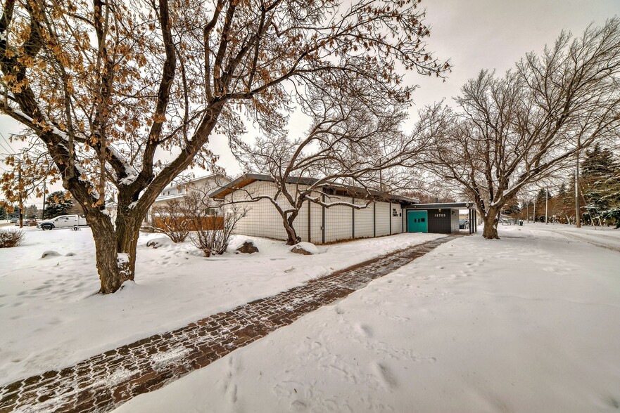 12703 109 St NW, Edmonton, AB à vendre - Photo du bâtiment - Image 3 de 25