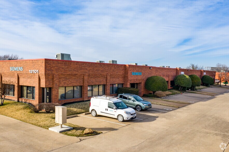 12101 E 51st St, Tulsa, OK à louer - Photo du bâtiment - Image 3 de 36