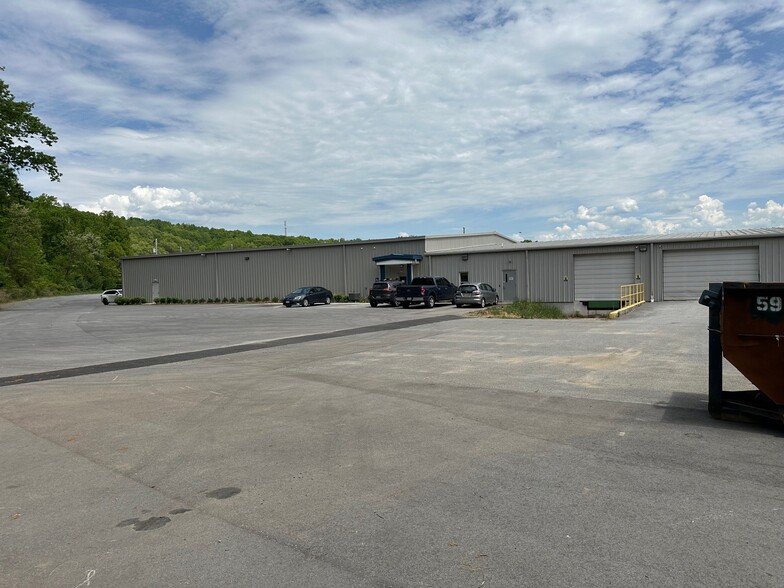 185 Cascade Industrial Park, Pembroke, VA for lease - Building Photo - Image 2 of 3