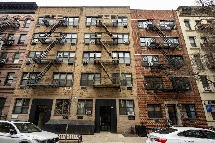 319 E 90th St, New York, NY à vendre - Photo du bâtiment - Image 2 de 36