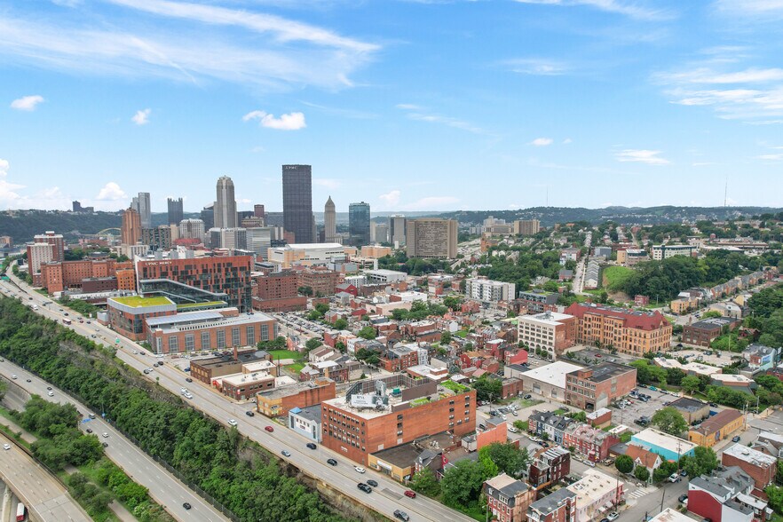 1825 Boulevard of the Allies, Pittsburgh, PA à louer - Photo du bâtiment - Image 3 de 22