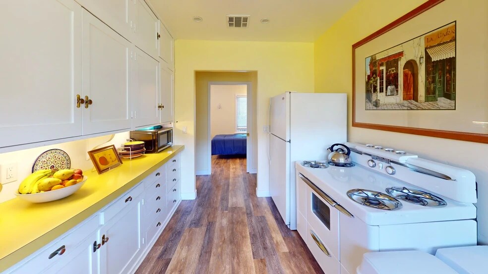 319 W Mission St, Santa Barbara, CA à vendre - Photo intérieure - Image 3 de 8