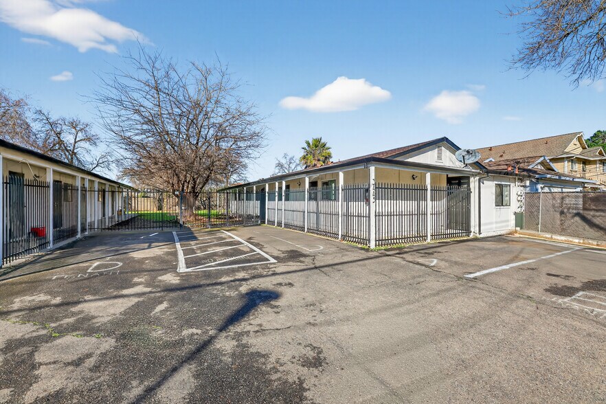 3441-3445 Altos Ave, Sacramento, CA à vendre - Photo du bâtiment - Image 3 de 35