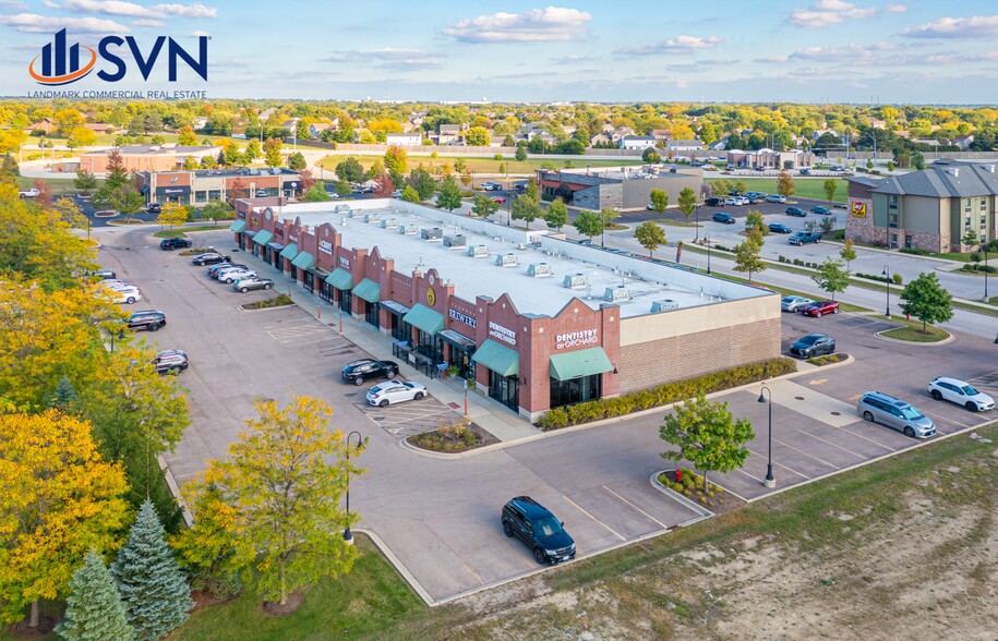 1037-1061 W Orchard Rd, North Aurora, IL for lease - Building Photo - Image 2 of 5