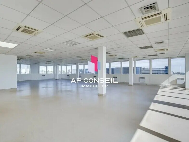 Office in Vélizy-Villacoublay for lease - Interior Photo - Image 2 of 7