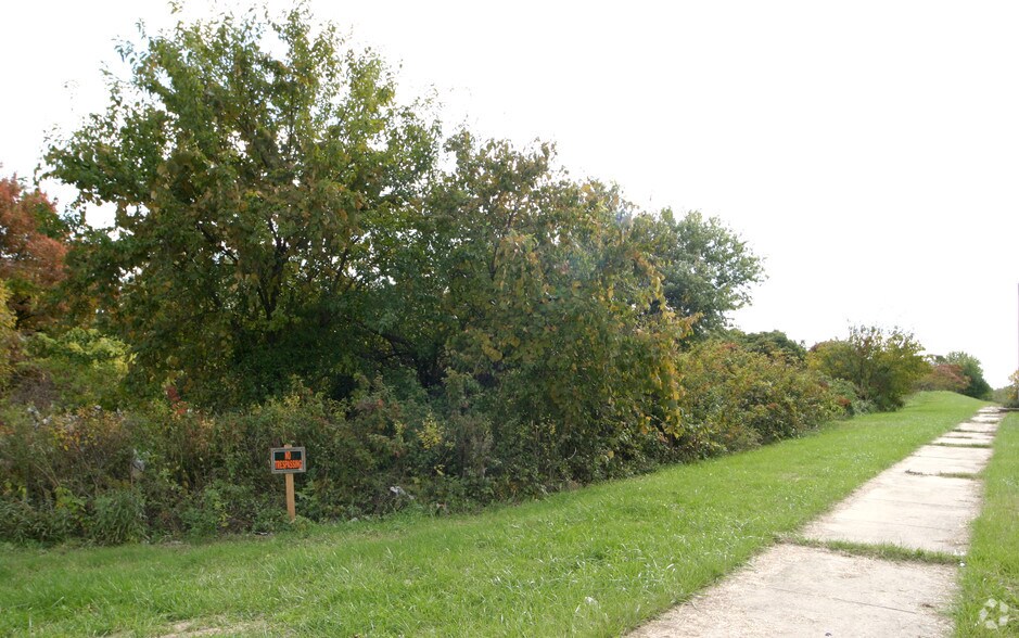 4301 Fitch Ave portefeuille de 2 propriétés à vendre sur LoopNet.ca - Photo principale - Image 2 de 2