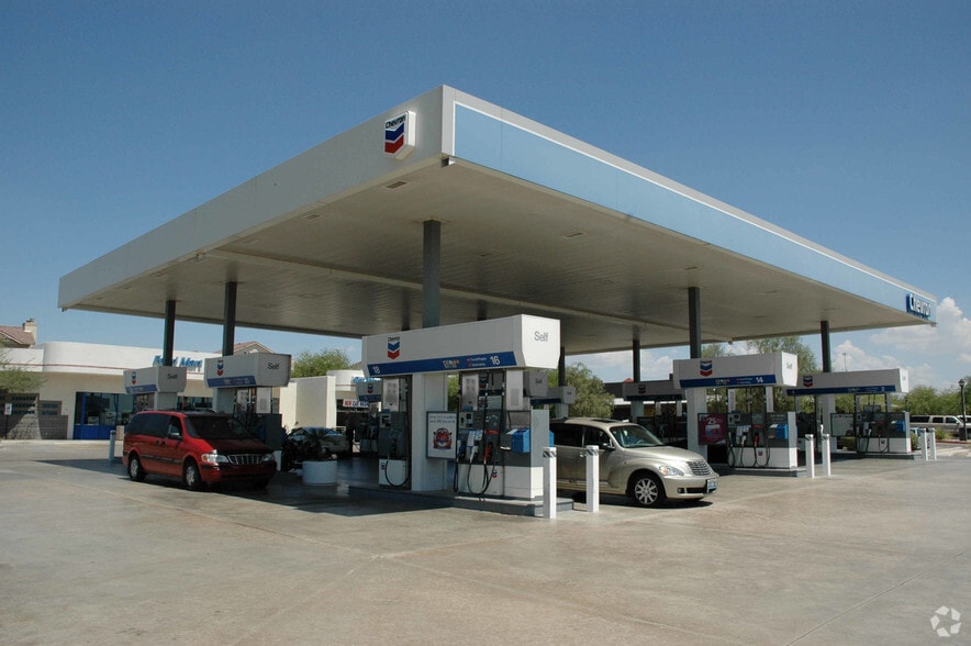 5002 E Chandler Blvd, Phoenix, AZ for lease - Primary Photo - Image 1 of 6