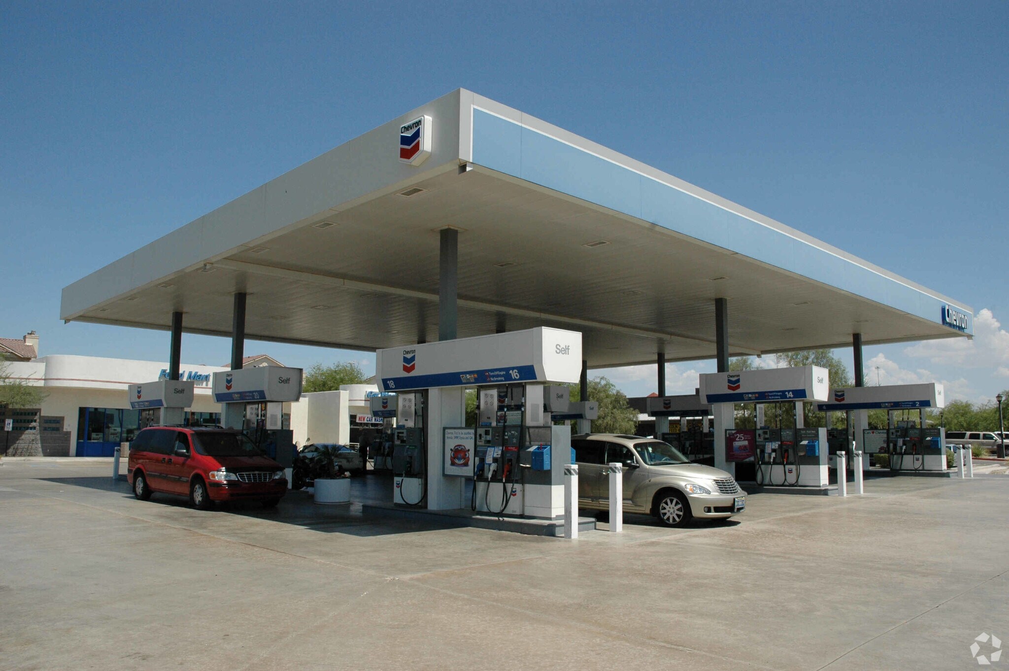 5002 E Chandler Blvd, Phoenix, AZ for lease Primary Photo- Image 1 of 7