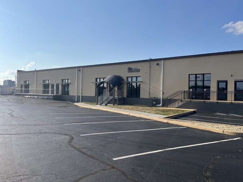 1201 Hanley Industrial Ct, Brentwood, MO à vendre - Photo du bâtiment - Image 3 de 10