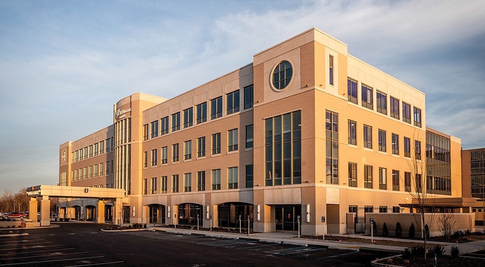 13420 N Meridian St, Carmel, IN à louer - Photo principale - Image 2 de 14