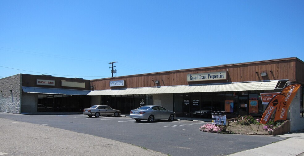 1361-1367 Saviers Rd, Oxnard, CA à louer - Photo du bâtiment - Image 2 de 11