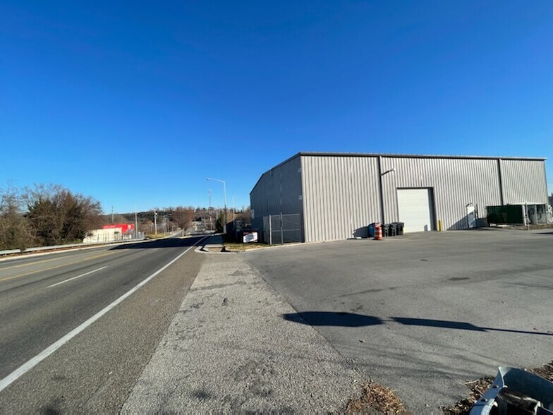 3656 Peters Creek Road Ext SW, Roanoke, VA à louer - Photo du bâtiment - Image 3 de 23