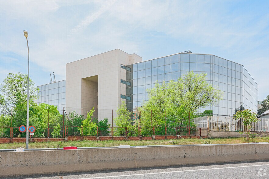 Calle Trespaderne, 10, Madrid, Madrid à louer - Photo du bâtiment - Image 2 de 9