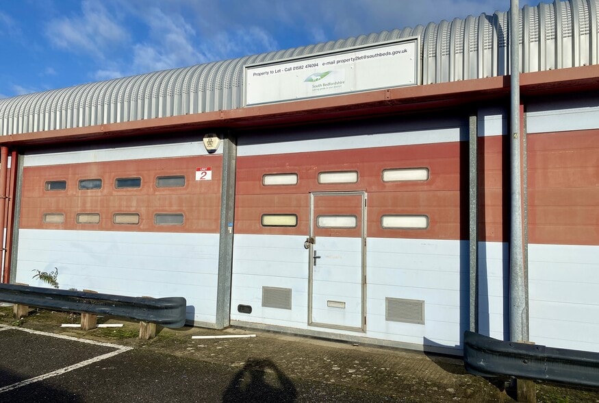 Acacia Clos, Leighton Buzzard à louer - Photo du bâtiment - Image 2 de 2