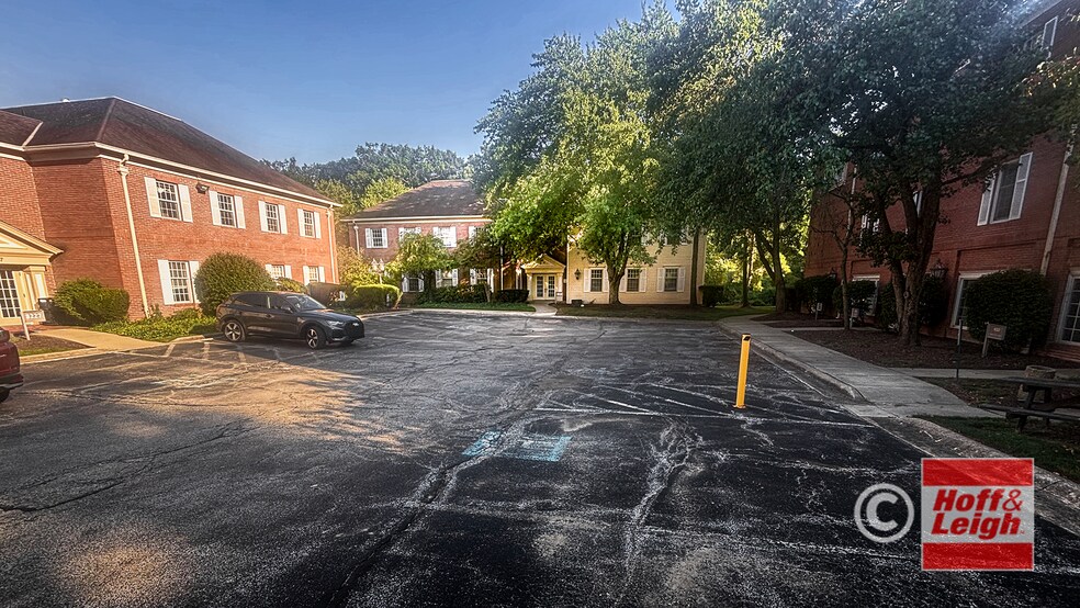 8225 Brecksville Rd, Brecksville, OH à vendre - Photo du bâtiment - Image 2 de 16