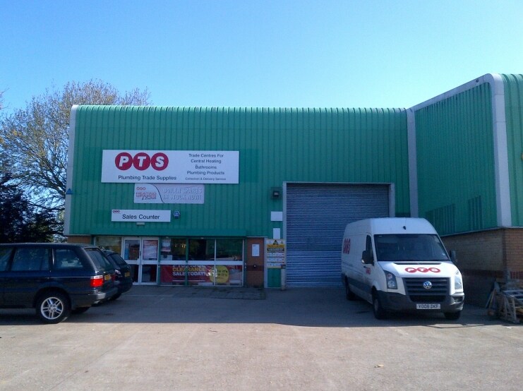 Blenheim Rd, Epsom à louer - Photo du bâtiment - Image 2 de 2