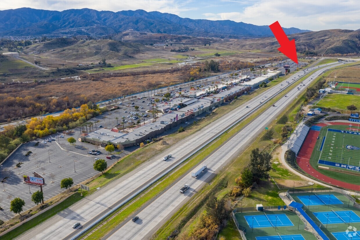 17600 Collier Ave, Lake Elsinore, CA à vendre Aérien- Image 1 de 3