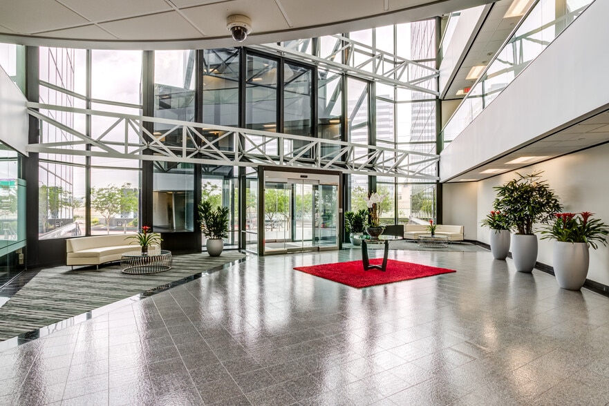 11757 Katy Fwy, Houston, TX à louer - Hall d’entrée - Image 3 de 10