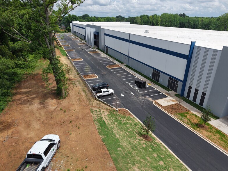 980 Cox Rd, Gastonia, NC à louer - Photo du bâtiment - Image 2 de 5