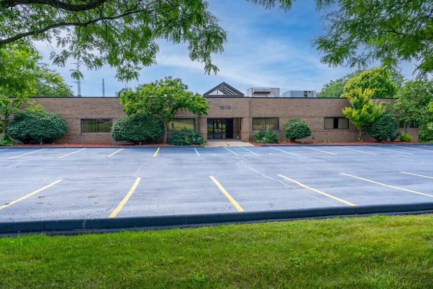 Silverbell Technology Park portefeuille de 2 propriétés à vendre sur LoopNet.ca - Photo du bâtiment - Image 3 de 24