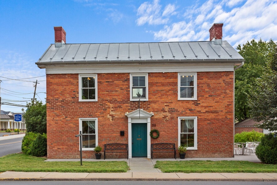 318 N Main St, Bridgewater, VA for sale - Primary Photo - Image 1 of 8