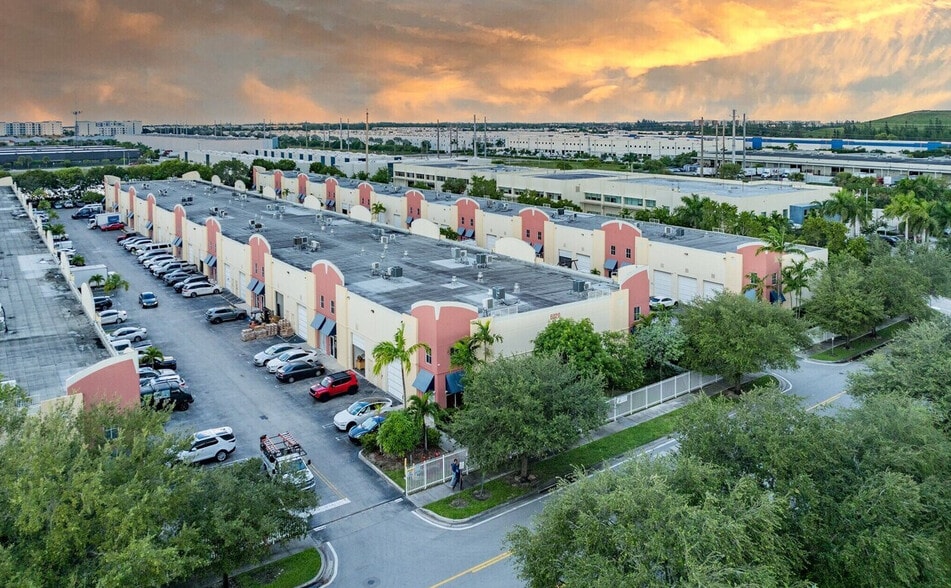 6020 NW 99th Ave, Doral, FL for lease - Primary Photo - Image 1 of 5