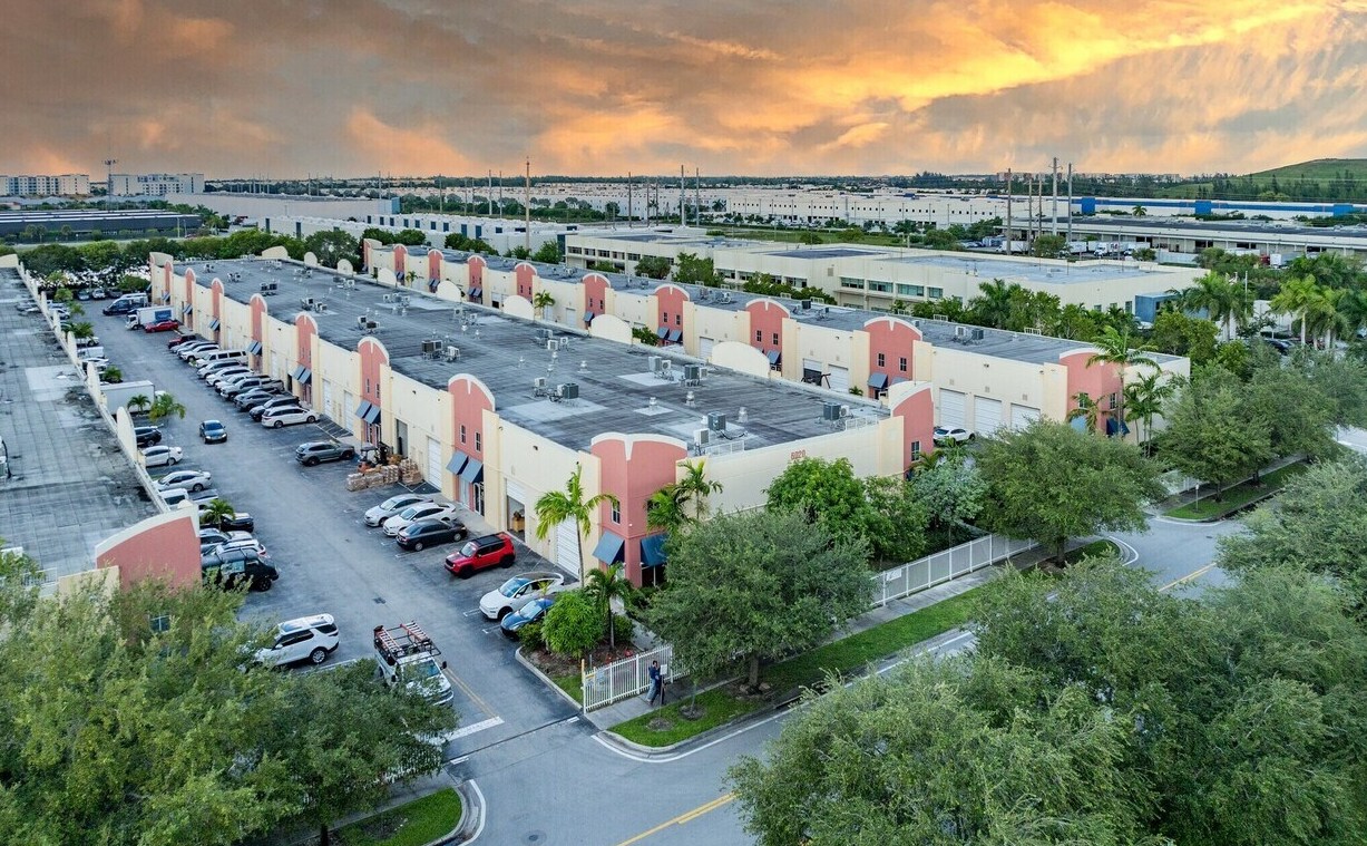 6020 NW 99th Ave, Doral, FL à louer Photo principale- Image 1 de 6
