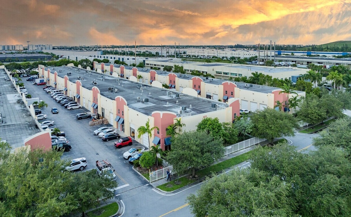 6020 NW 99th Ave, Doral, FL for lease Primary Photo- Image 1 of 6