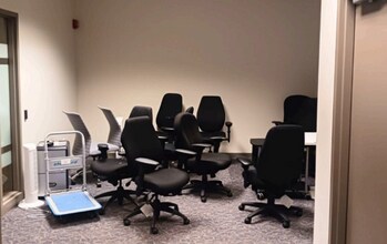 145 Government Rd W, Kirkland Lake, ON à louer Photo intérieure- Image 2 de 4